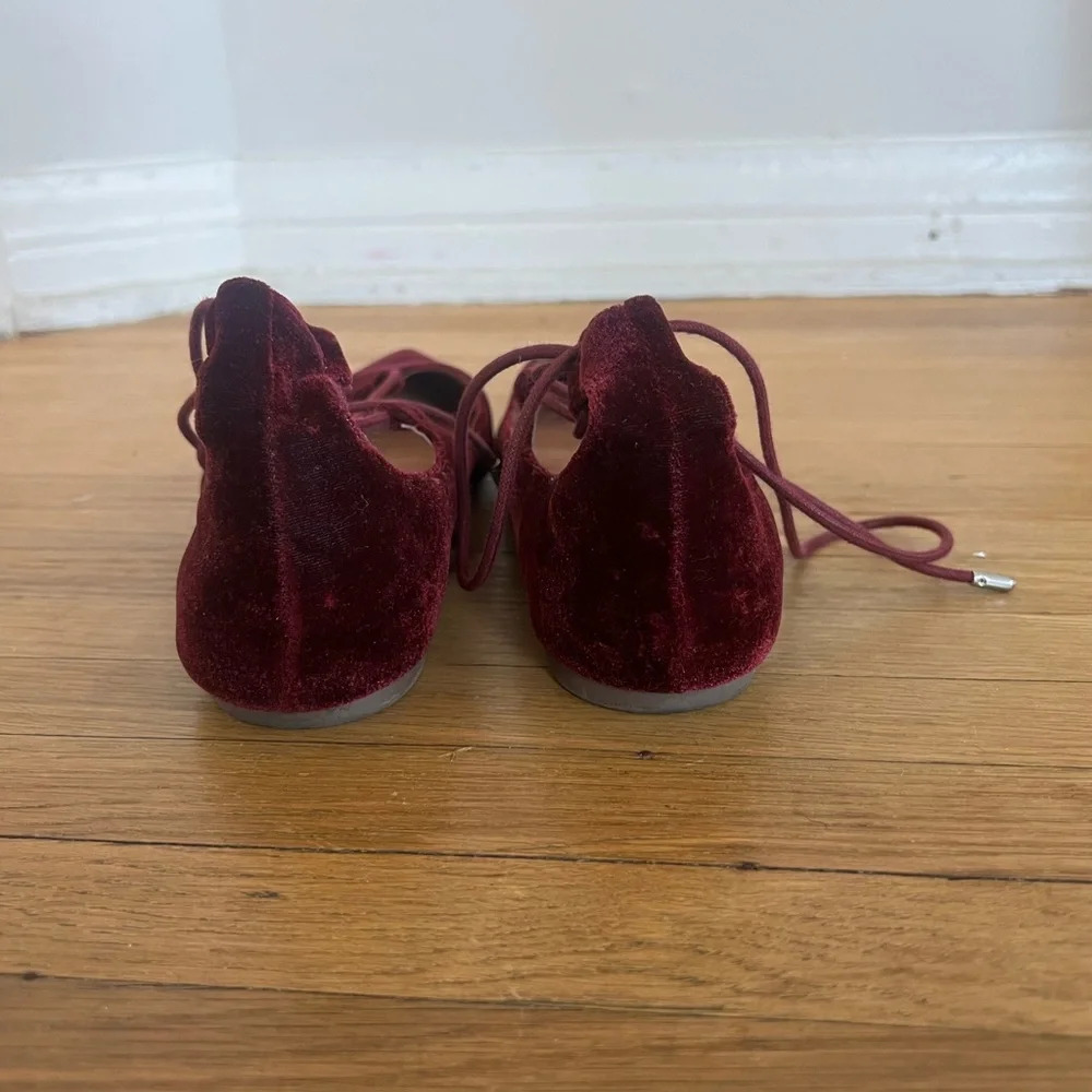 Steve Madden Burgundy Tie Up Holiday Christmas Velvet Ballet Flats | Size 7 - Picture 3 of 8